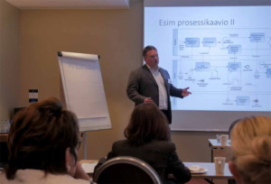 eventium-valitse-sm Eventium Koulutuspalvelut järjestää koulutuksia ja valmennuksia eri toimialojen johdolle, esimiehille ja asiantuntijoille. Tarjoamme ajankohtaiset ja kiinnostavat aiheet oman osaamisesi ylläpitämiseksi ja kehittämiseksi.